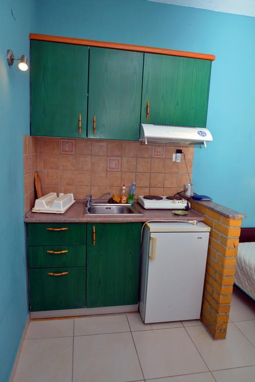 Krystallia Apartments Дассия Экстерьер фото
