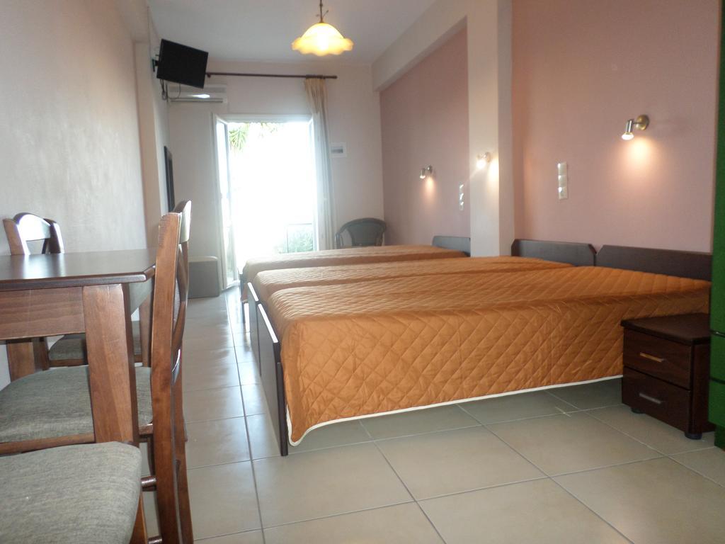 Krystallia Apartments Дассия Экстерьер фото